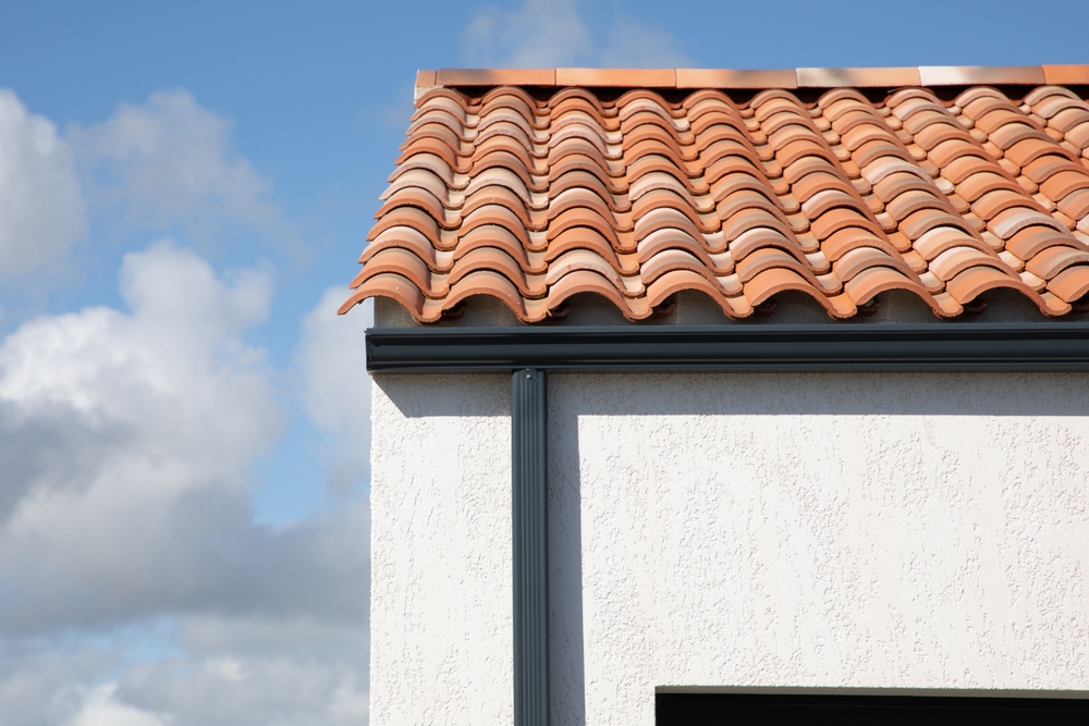 Aluminum,Grey,Gutter,On,Modern,Roof,Of,The,Building,And